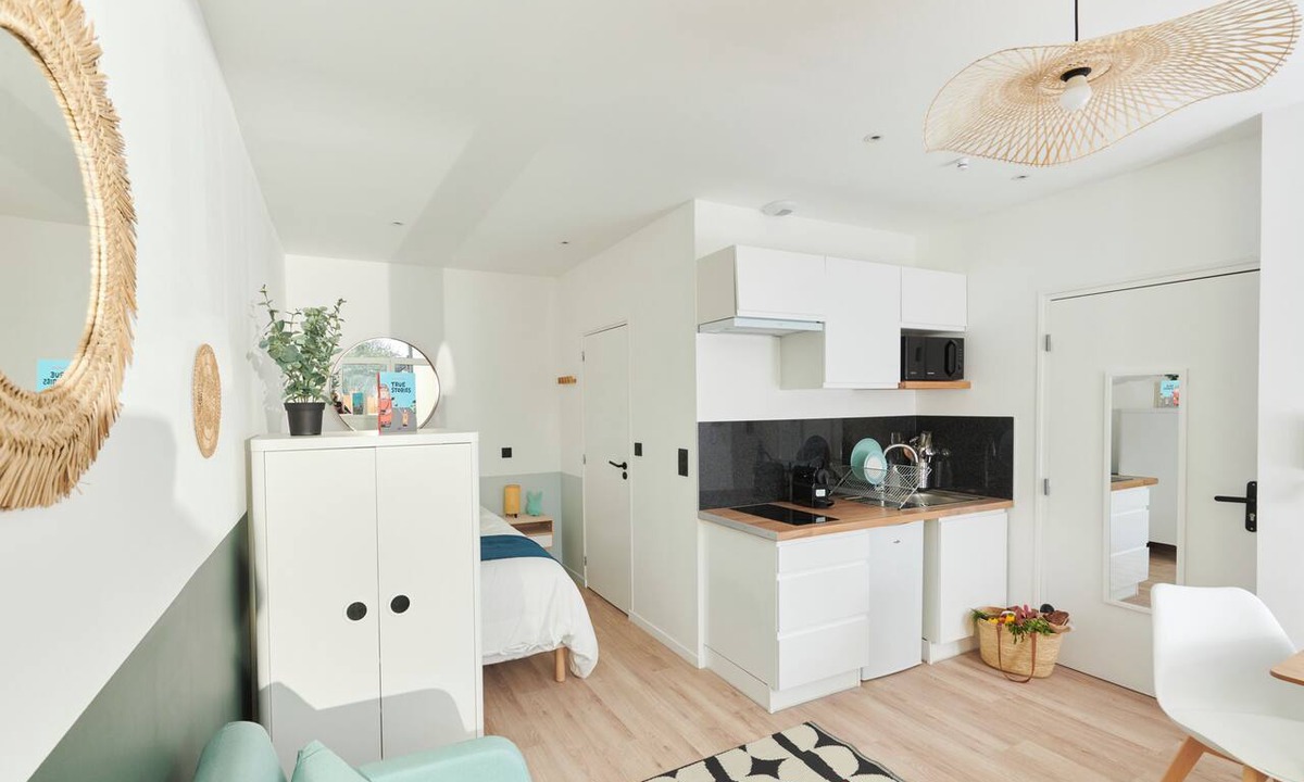 Ronchin Apartment | Univers Studio with a private terrace, 2' from Lille