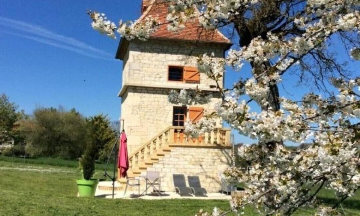 Pern House | Unusual Gîte Le Pigeonnier