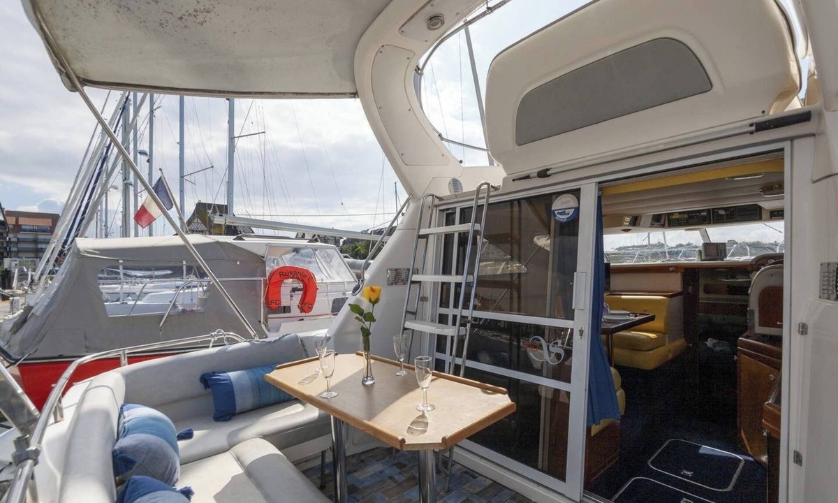 Saint-Charles du Port Boat Rental | Unusual night on a boat