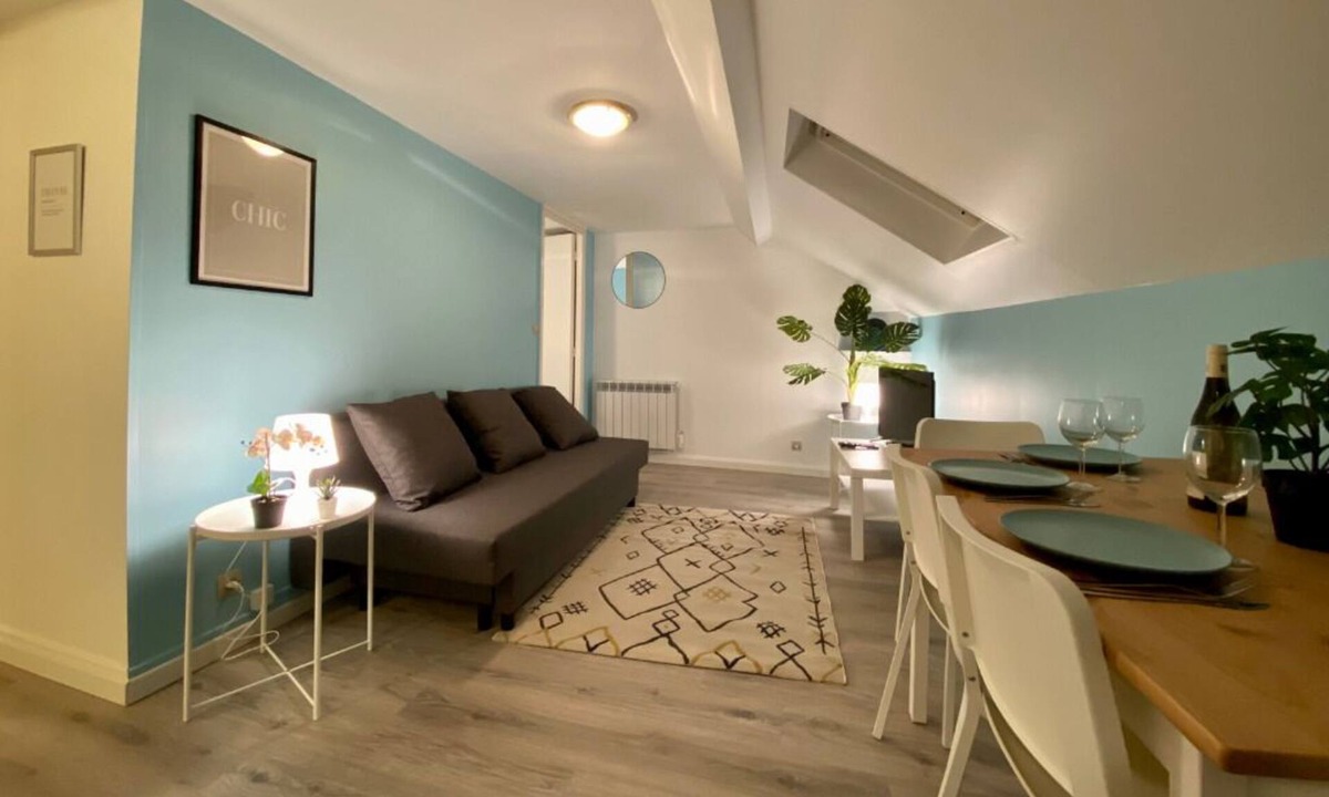 Nevers Apartment | Up there!