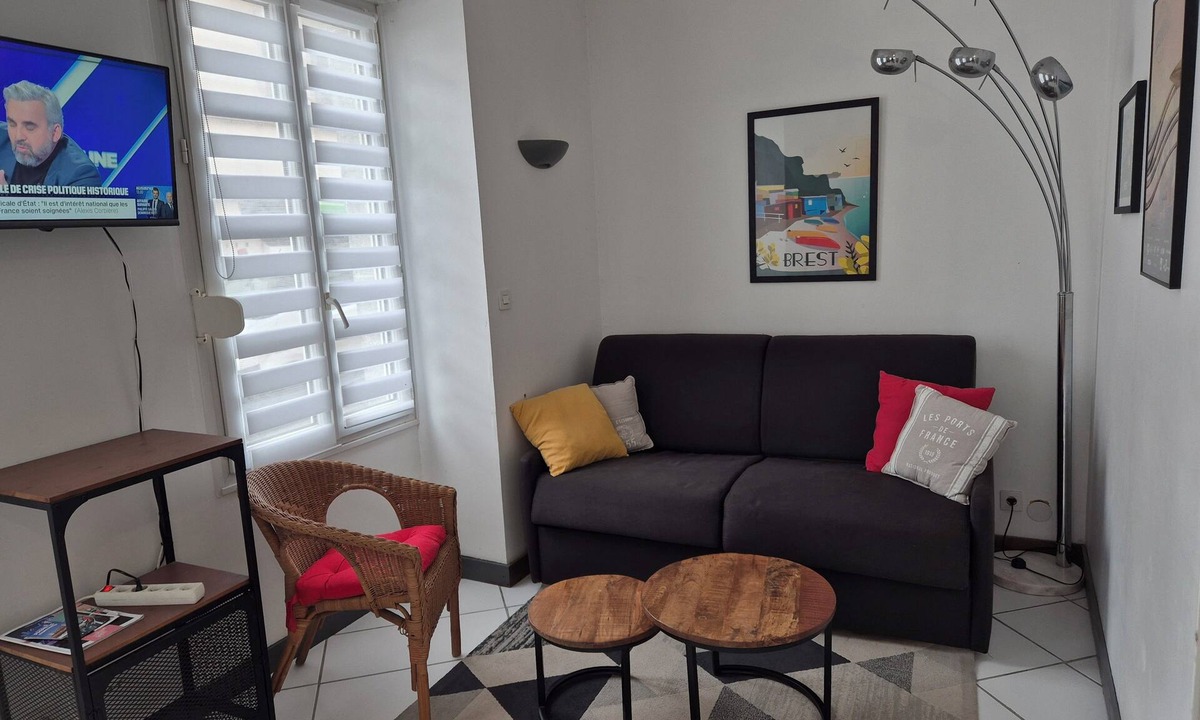 Rive Droite Apartment | Urban Chic Idéalement Situé