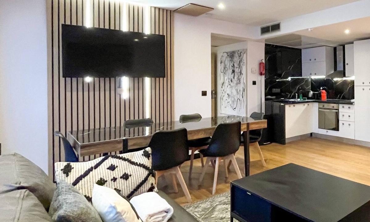 Faubourg-du-Roule Apartment | Urban Flat 129 - Sublime Art Love Champs-Elysees
