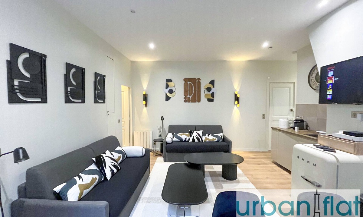 8th Arrondissement Apartment | Urban Flat 62 - Grand Apartment next to Champs Elysees
