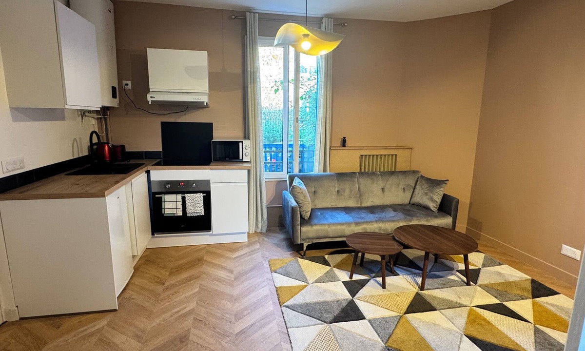 Bondy Apartment | Urban Shelter
