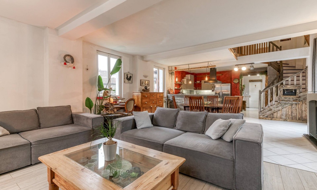 Theys House | Vacation Home "Jacuzzi-Sauna Station 7 Laux" with Private Terrace, Shared Garden & Wi-Fi