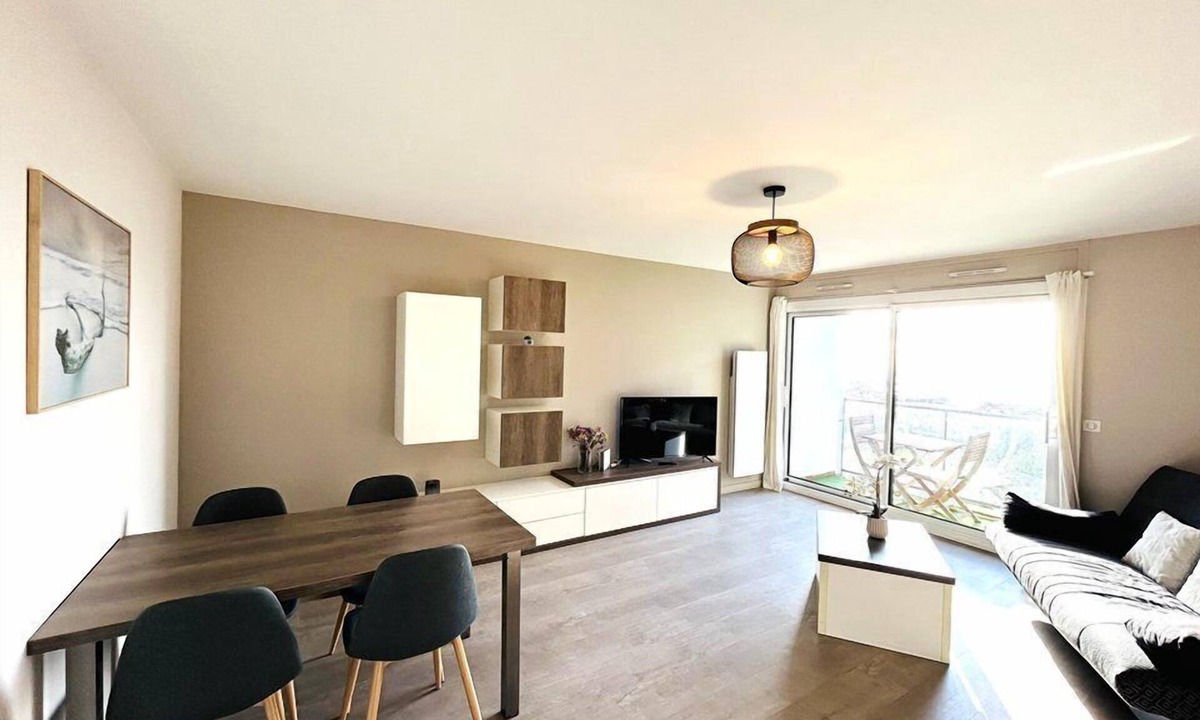 Kerroch Apartment | Very beautiful 4-person apartment, sea view, beaches 30m away