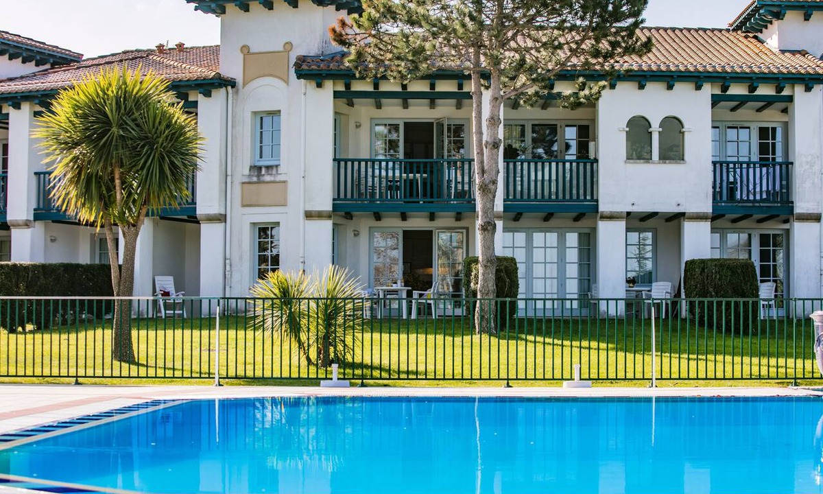 Behobie Apartment | Very nice apartment on the ground floor in front of the swimming pool, with beautiful sea view