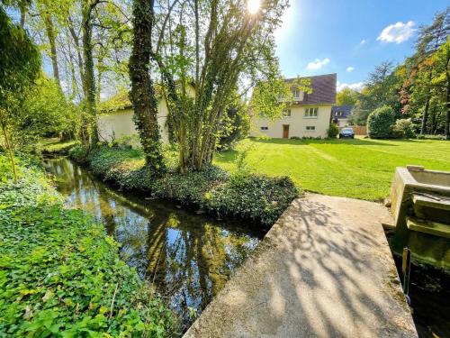 Claye-Souilly Villa | Villa 10-14 guests - 180m2 - private forest - CDG 7min - Disney 20min