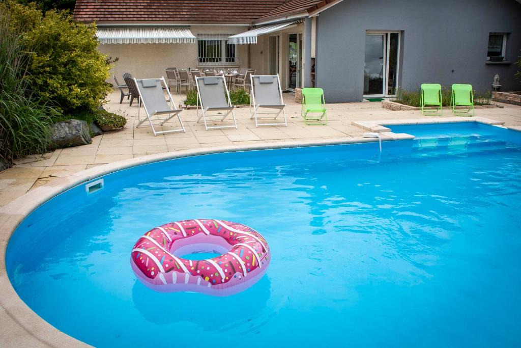 Laval-sur-Vologne Villa | Villa 200m2 avec PISCINE chauffée & SPA & sauna & kota-grill
