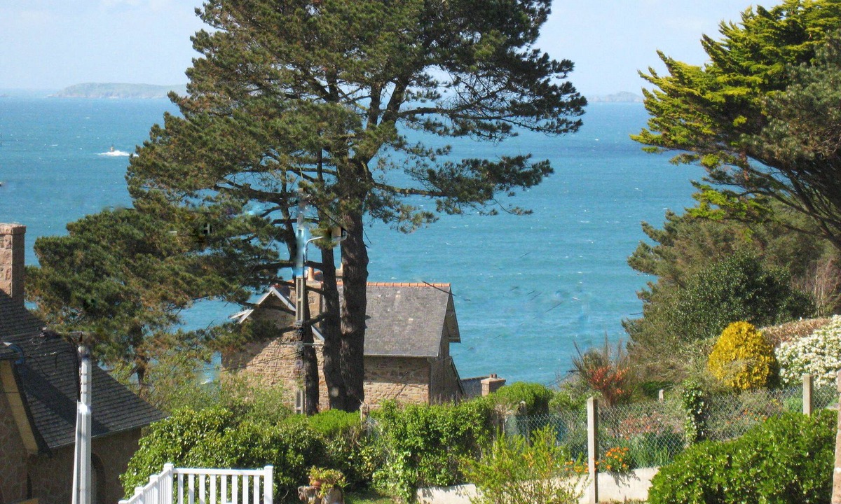 Perros-Guirec House | Villa 3 bedrooms/Walking distance/Sea view/Beach 200 m