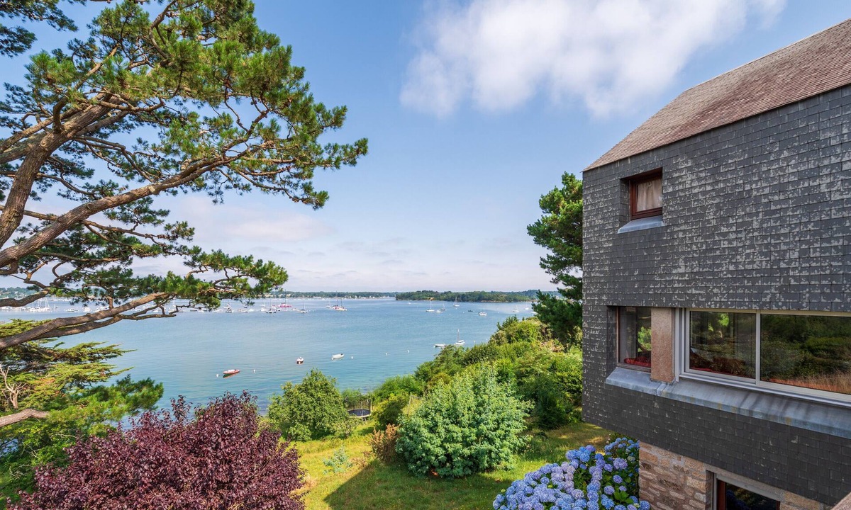 Ile-aux-Moines Villa | Villa 'Bienvenue Au Paradis' with Sea View, Private Terrace and Private Garden
