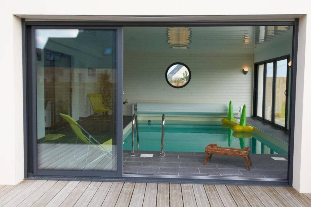 Plouneour-Trez Villa | Villa Cassiopée piscine intérieure, proche plage