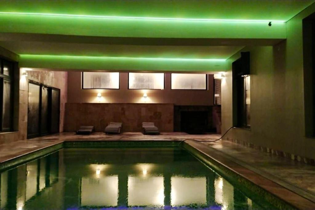Langoat Villa | Villa de 11 chambres avec piscine interieure jacuzzi et jardin clos a Langoat a 6 km de la plage