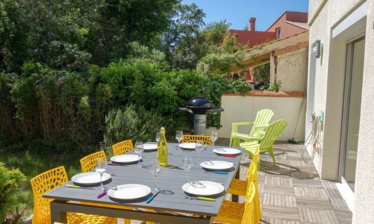 Saint-Cyprien Plage House | Villa de la Mer by Interhome