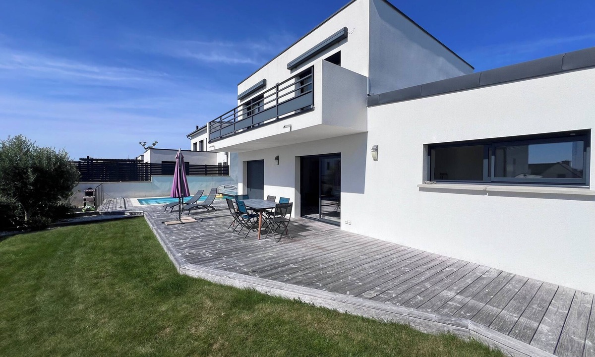 Clohars-Carnoet Villa | Villa - HEATED Pool - Oceanfront - GR34 - Beaches Right at Your Doorstep