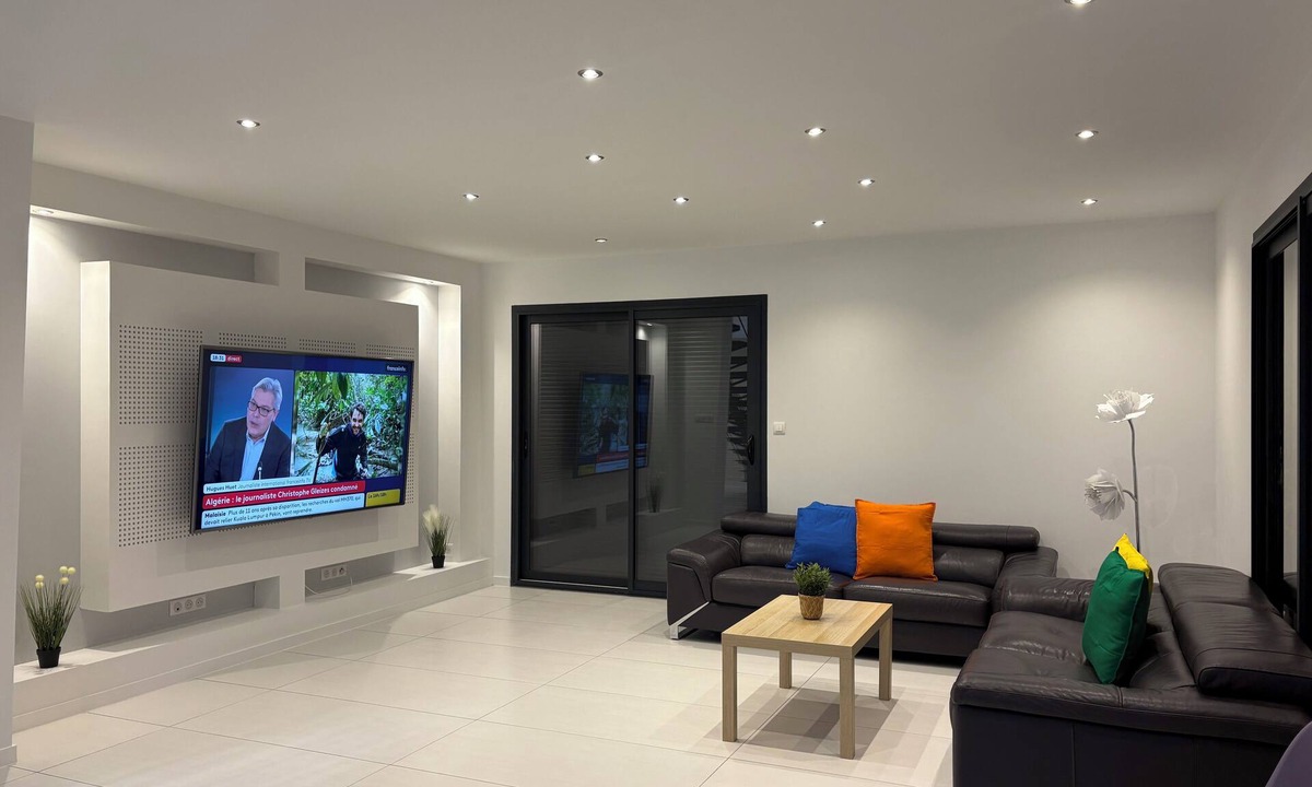 Aulnat Villa | Villa House