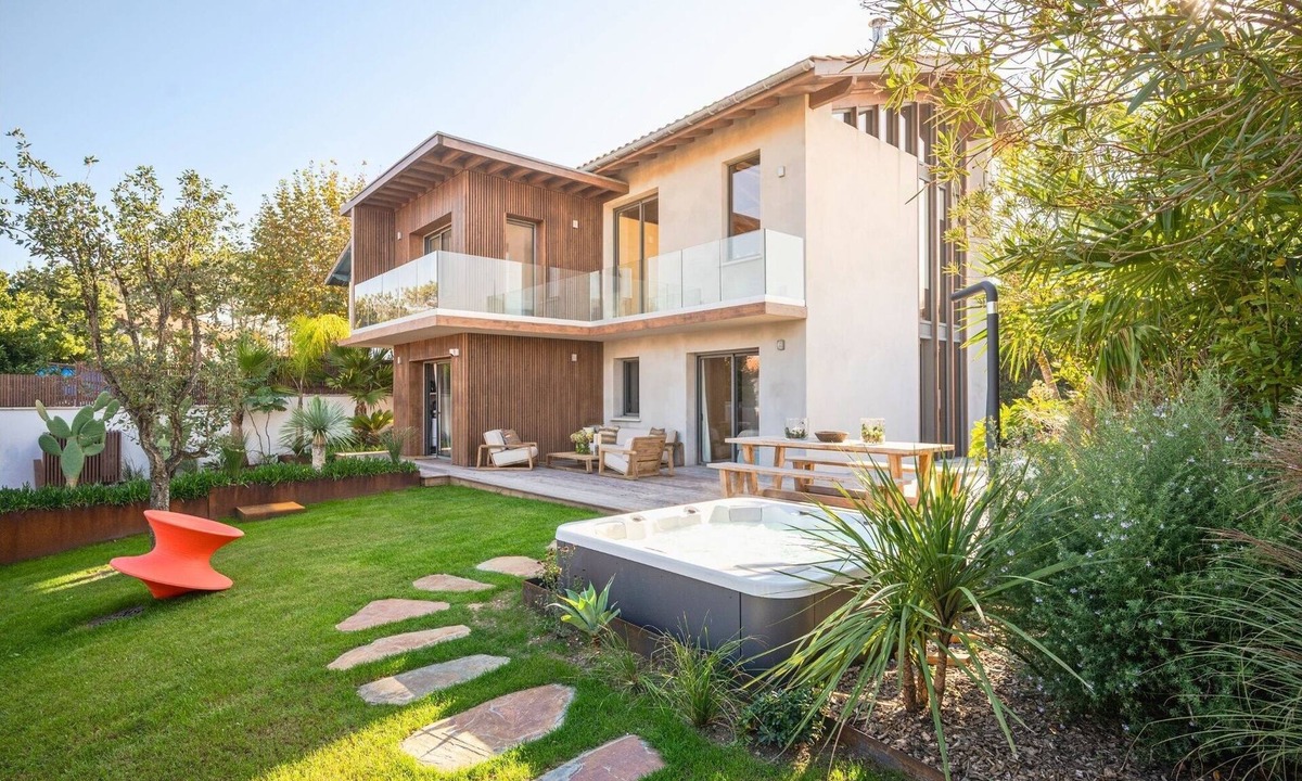 Kokotia Villa | Villa Iris - Vue mer, plage à pied, piscine chauffée et jacuzzi