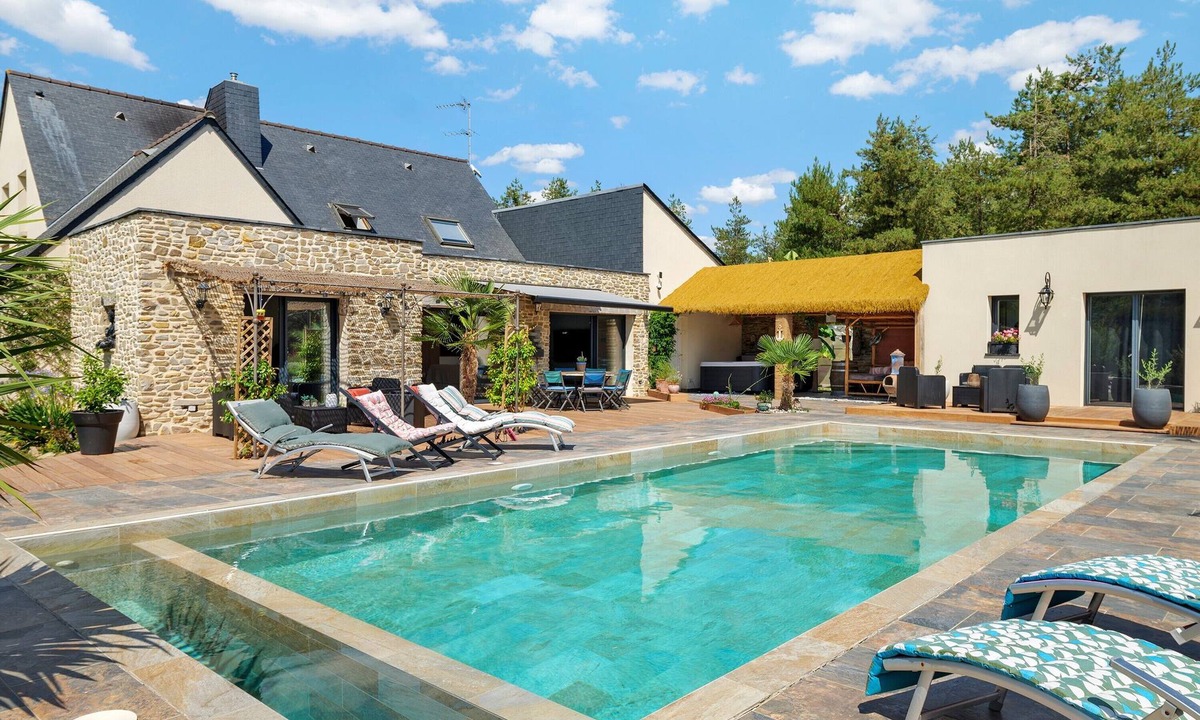 Laille Villa | Villa Lailléa – Heated Private Pool, Jacuzzi, Petanque, Sleeps 8, Peaceful Near Rennes