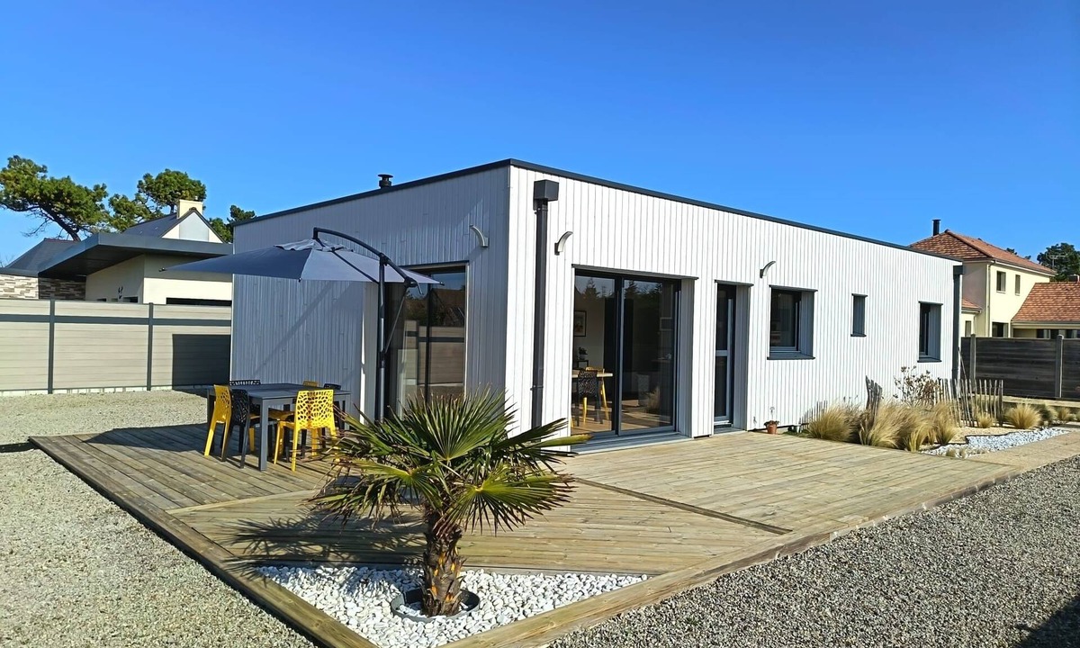 Saint-Germain-sur-Ay Villa | Villa Le Bois Flotté 250m from the sea