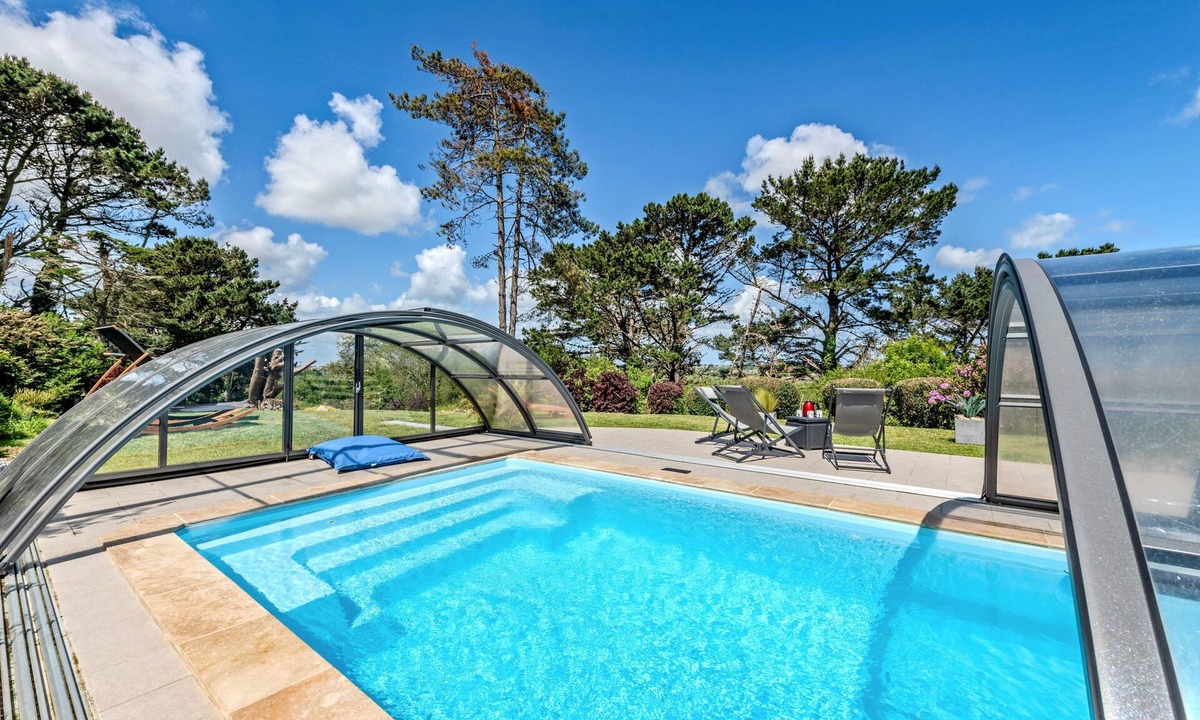 Plouider Villa | Villa 'Maison Vue Mer Avec Piscine' with Sea View, Private Pool and Wi-Fi