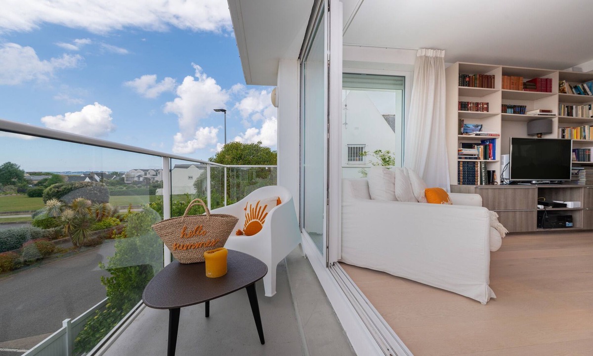 Larmor-Plage Villa | Villa 'Mamina' with Sea View, Private Terrace and Wi-Fi