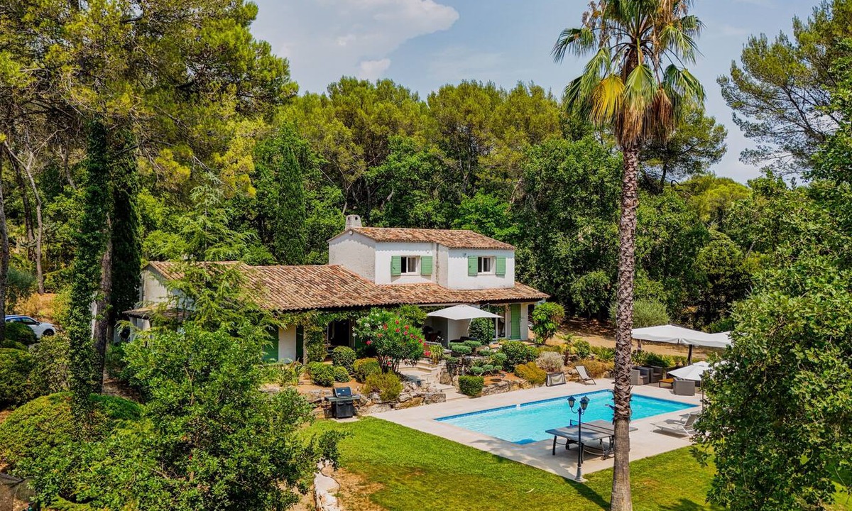 Valbonne Villa | Villa Mascali - AC - Walking distance to Valbonne village - Gîtes de France 3*
