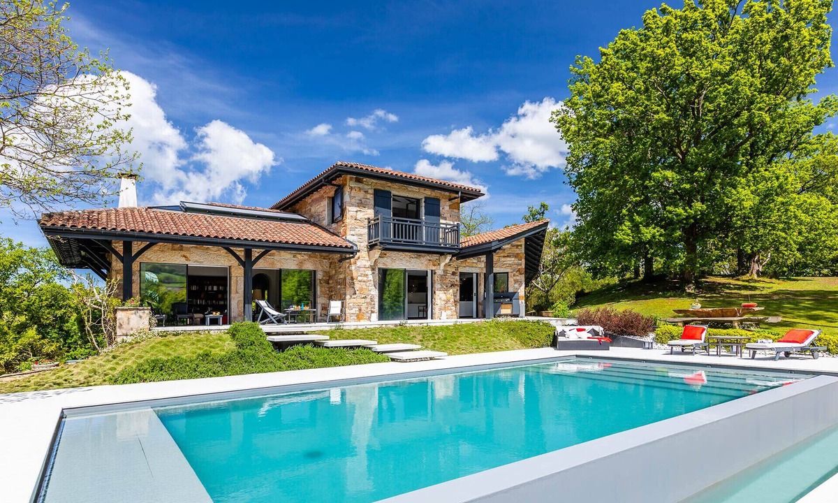 Ascain House | VILLA MENDI - PANORAMIC VIEW ON LA RHUNE, HEATED POOL - ASCAIN