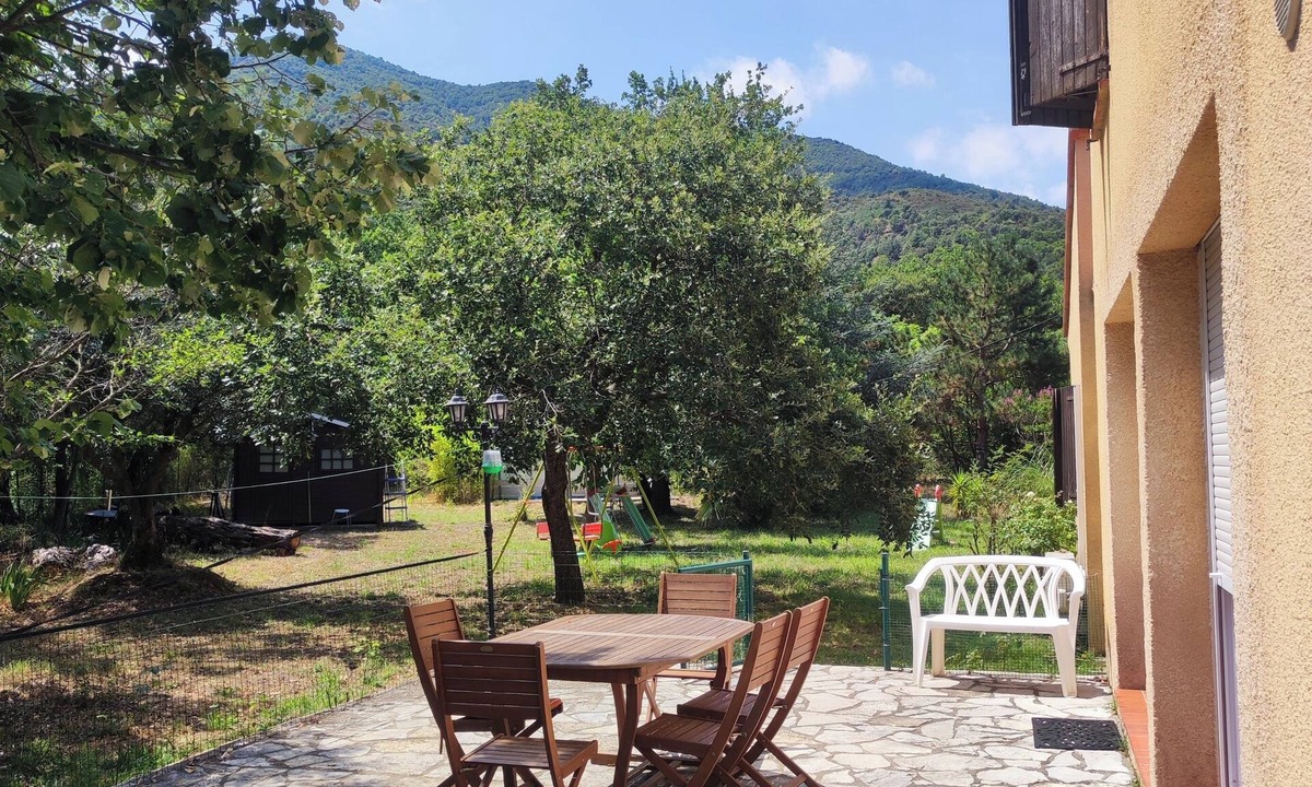 Montesquieu-des-Alberes Villa | Villa "Om Shanti" at the foot of the Albères mountains