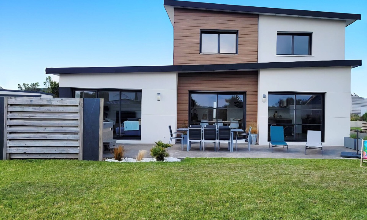Cleder Villa | Villa Odeven 300 m from the sea Holim'Prest