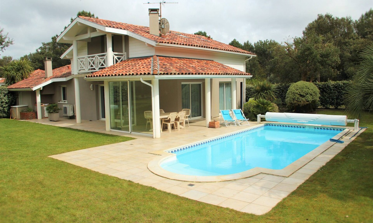 Soustons Villa | VILLA on the golf course - Private pool - Air-conditioned - Lake and ocean views - 10 min from Hossegor
