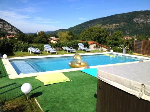 Foix Villa | Villa raffinée à Foix – Piscine et Jacuzzi