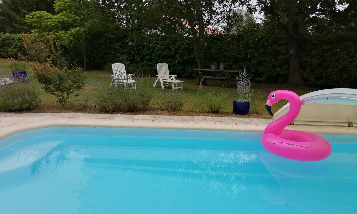 Azur Villa | Villa sleeps 5 private pool and garden; the Ocean its beautiful beaches Lake Forest