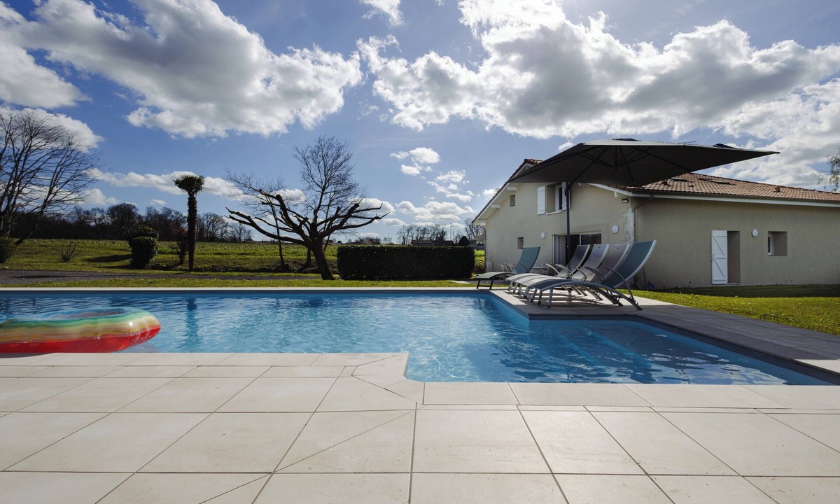 Narrosse Villa | Villa Solanne - Garden, pool & comfort/10 travellers