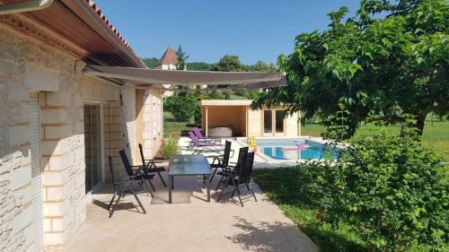 Prayssac Villa | Villa spacieuse 4 chambres Gîte les manoques