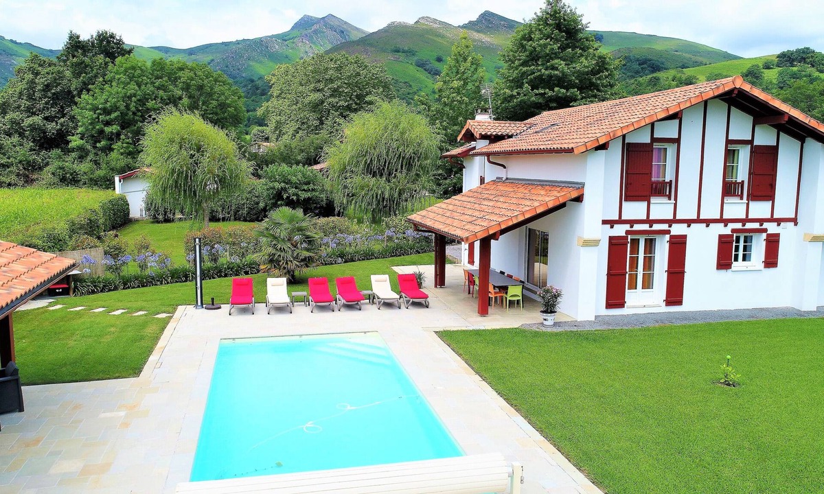 Sare Villa | VILLA WITH HEATED POOL, MOUNTAIN VIEWS AND QUIET LOCATION