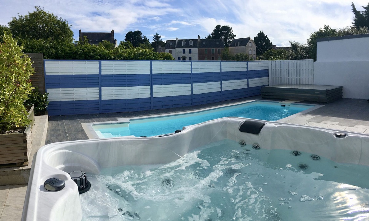 Groix House | Villa with sea view, heated swimming pool