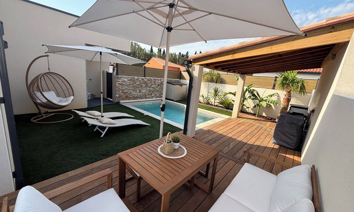 Thuir Villa | Villa with swimming pool and pétanque court between sea and mountains
