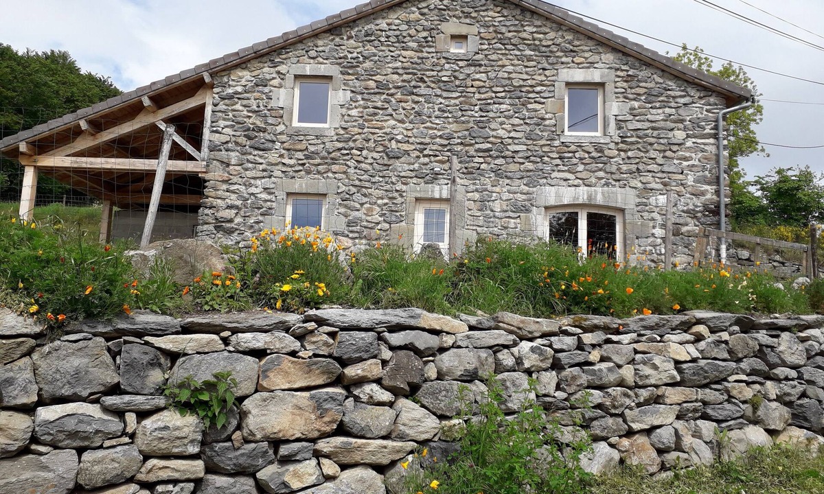 Saint-Julien-Chapteuil House | Village house Gîte de La Roche