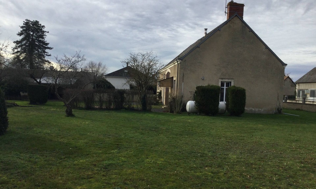 Scoury House | Village house on the edge of a stream close to Chateauroux and the Brenne.