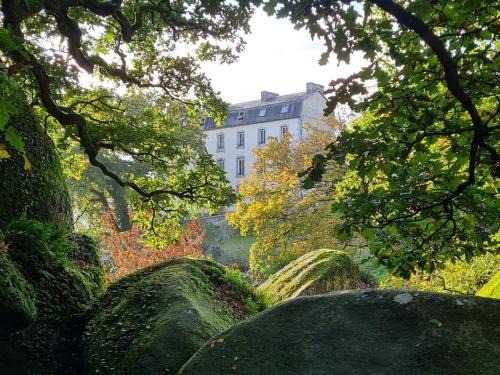 Huelgoat Apartment | Vue imprenable sur le Moulin du chaos !