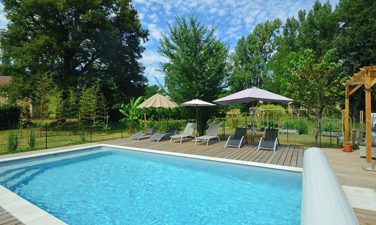 Saint-Medard-d'Excideuil Villa | Walking distance to Excideuil (restaurants, bakeries, shops & excellent weekly market)