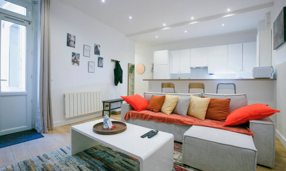 Quartier de la Salpetriere Apartment | Warm 2 Bedrooms Apartment - C38