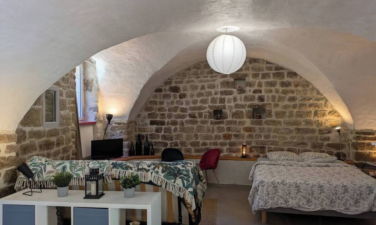 Lablachere Apartment | Well-located country studio with terrace