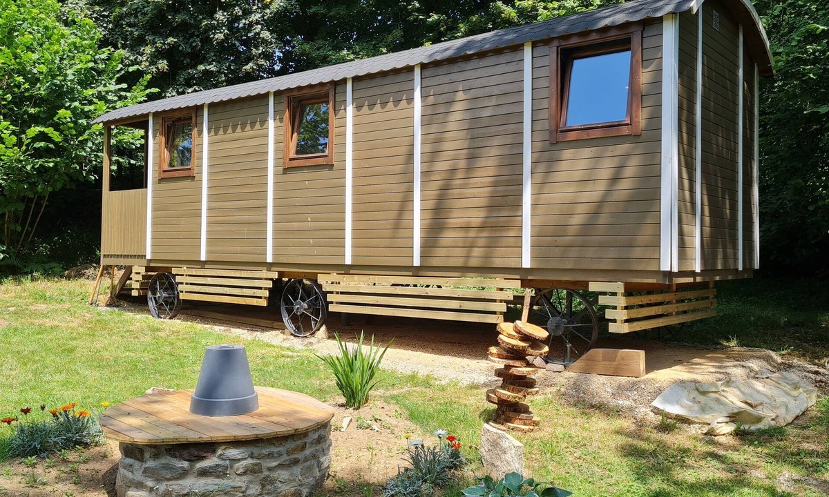 Locunole Cottage | Wellness break in a caravan - Nordic sauna & cold bath, nature and calm