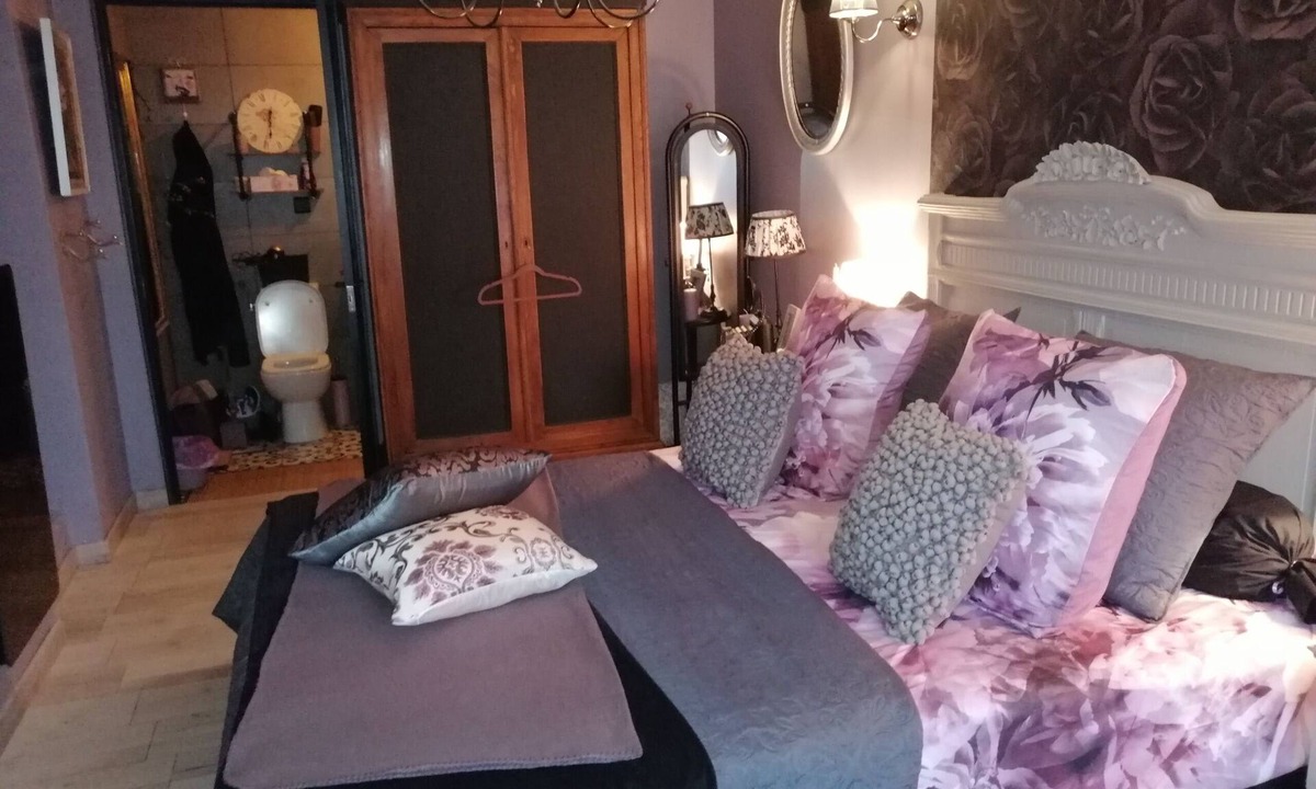 Caudan House | Whole House Bed and Breakfast