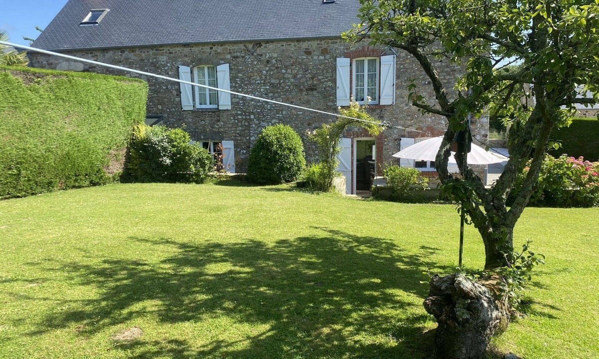 Saint-Maurice-en-Cotentin House | Wonderful villa for 6 guests with WIFI, TV, terrace and pets allowed