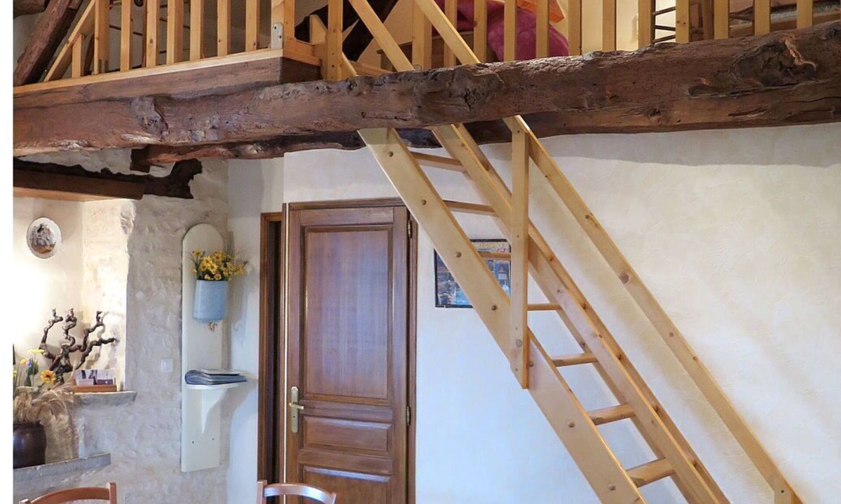 Lalbenque Villa | Wonderful private villa for 4 guests with TV, terrace and pets allowed