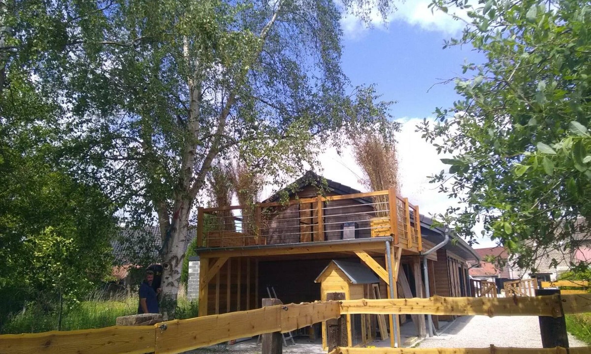 Hasnon Cottage | Wooden chalet in Hasnon, tranquility and comfort with terrace and garden