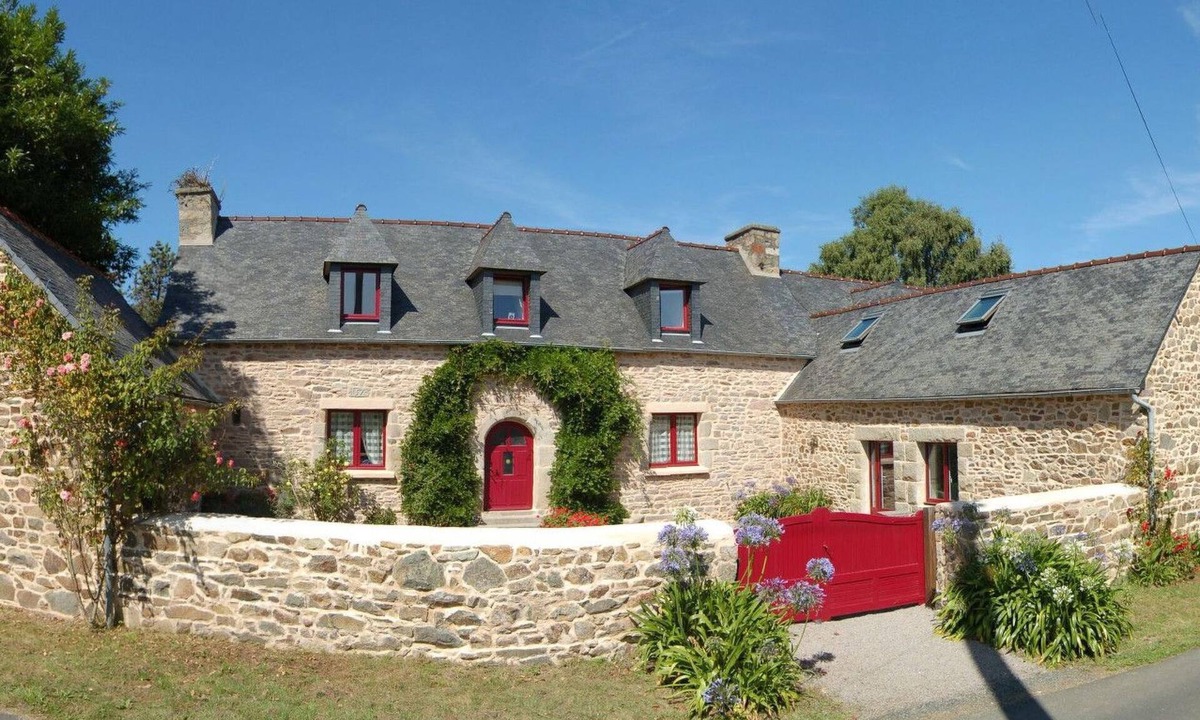 Lezardrieux House | Wunderschönes Haus mit Garten in Lézardrieux by Interhome