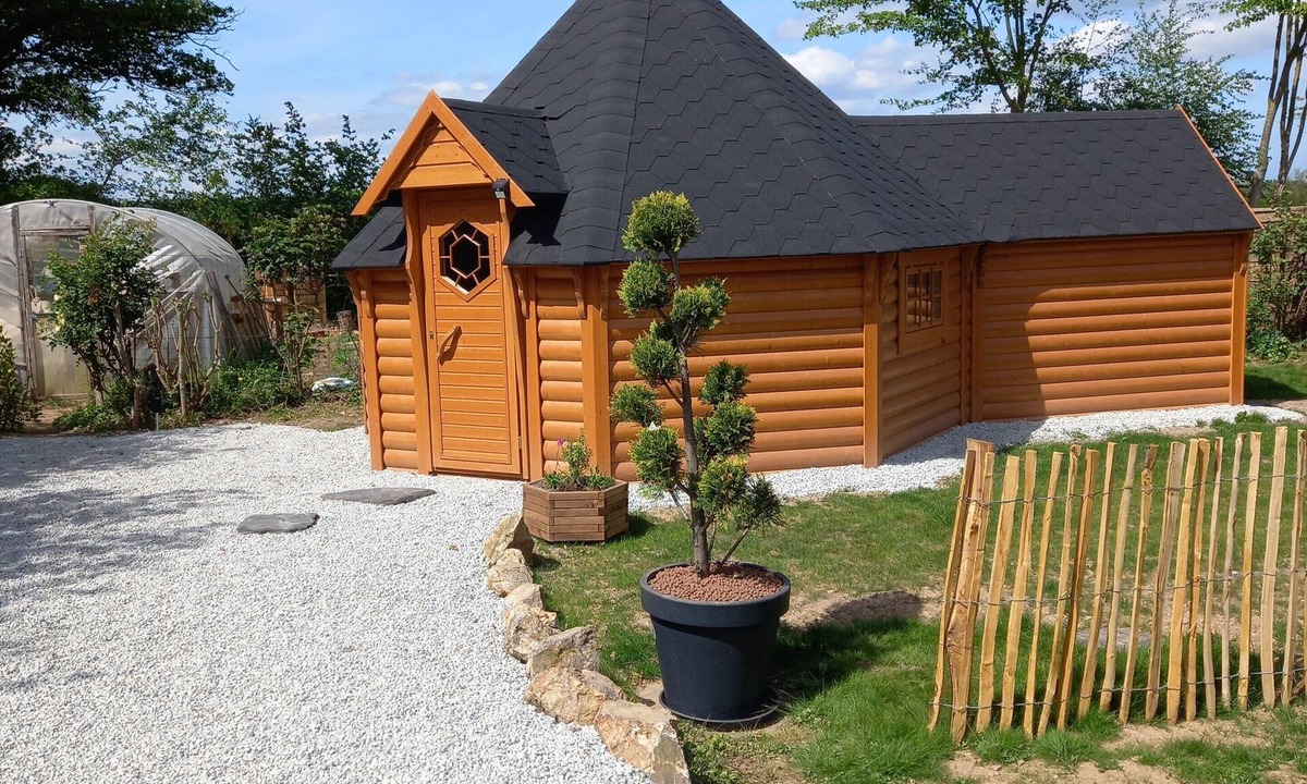 Cleguerec Cottage | Your unusual and cocooning accommodation: our Finnish Kota